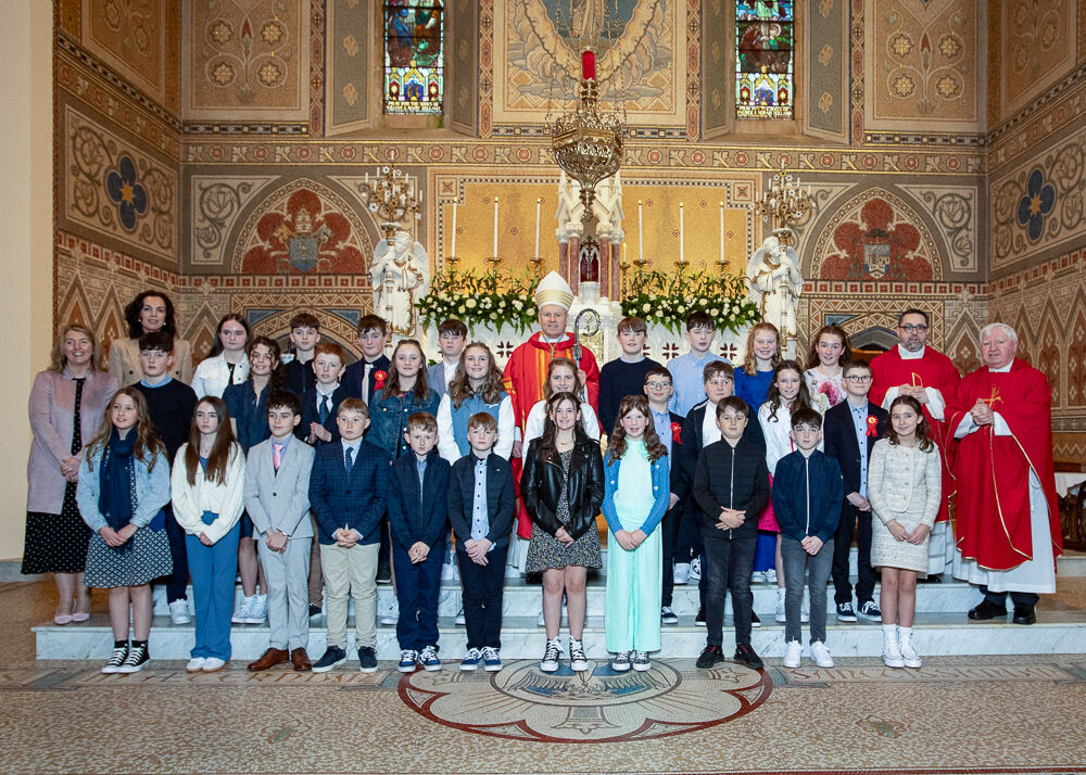 Bishop of Cork and Ross Fintan Gavin pictured in the Church of Our Lady, Star of the Sea, Barryroe with Confirmation candidates from Barryroe National School.  Also included are (left to right): Orla Whelton, school principal, Sinéad Walsh, class teacher, Fr. Fergus Ryan and Fr. Tom Hayes.  Photo: Martin Walsh.